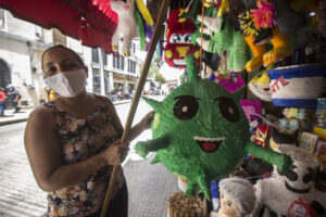PIÑATAS DE CORONAVIRUS EN MÉRIDA